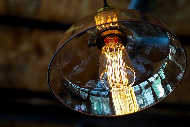 skleněná lampa